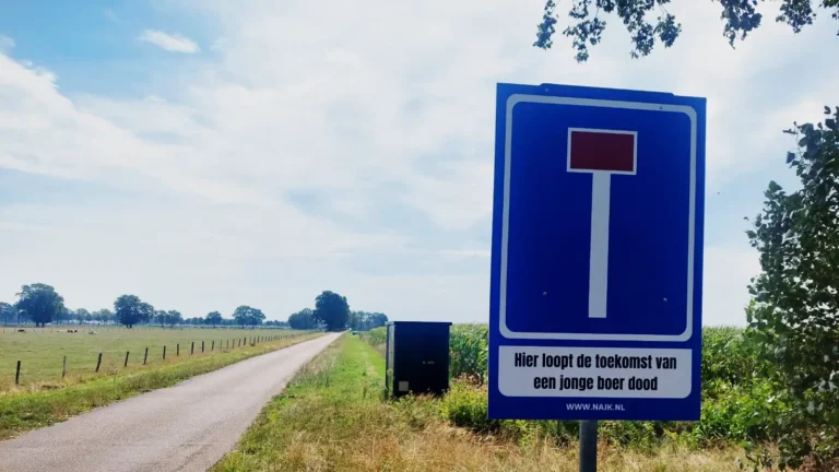 Doodlopende boerenweg